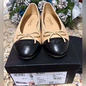 Authentic CHANEL Beige & Black Lambskin Ballerina Flats – Size 37.5